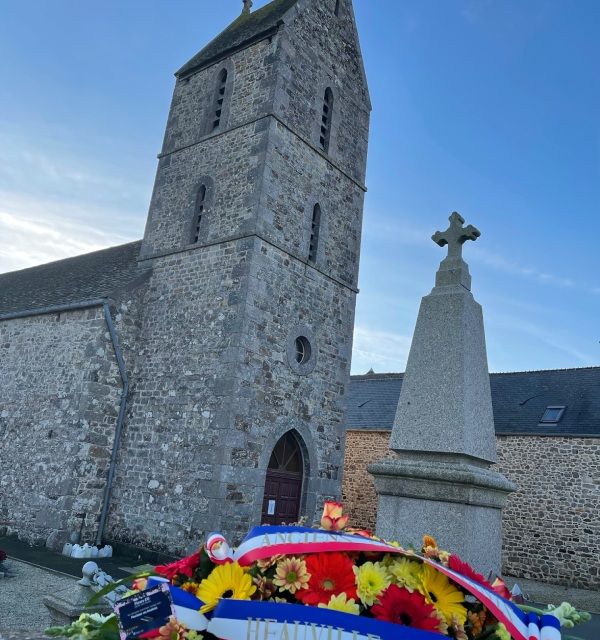 monument aux morts et église