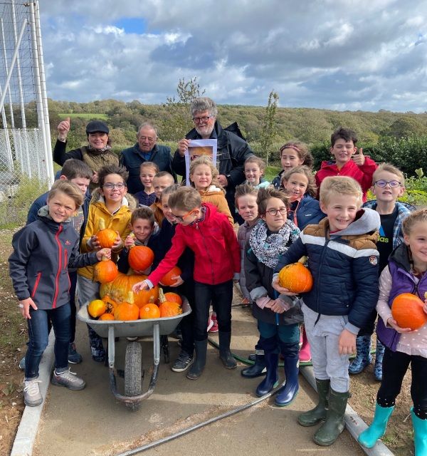 enfants fêtent halloween